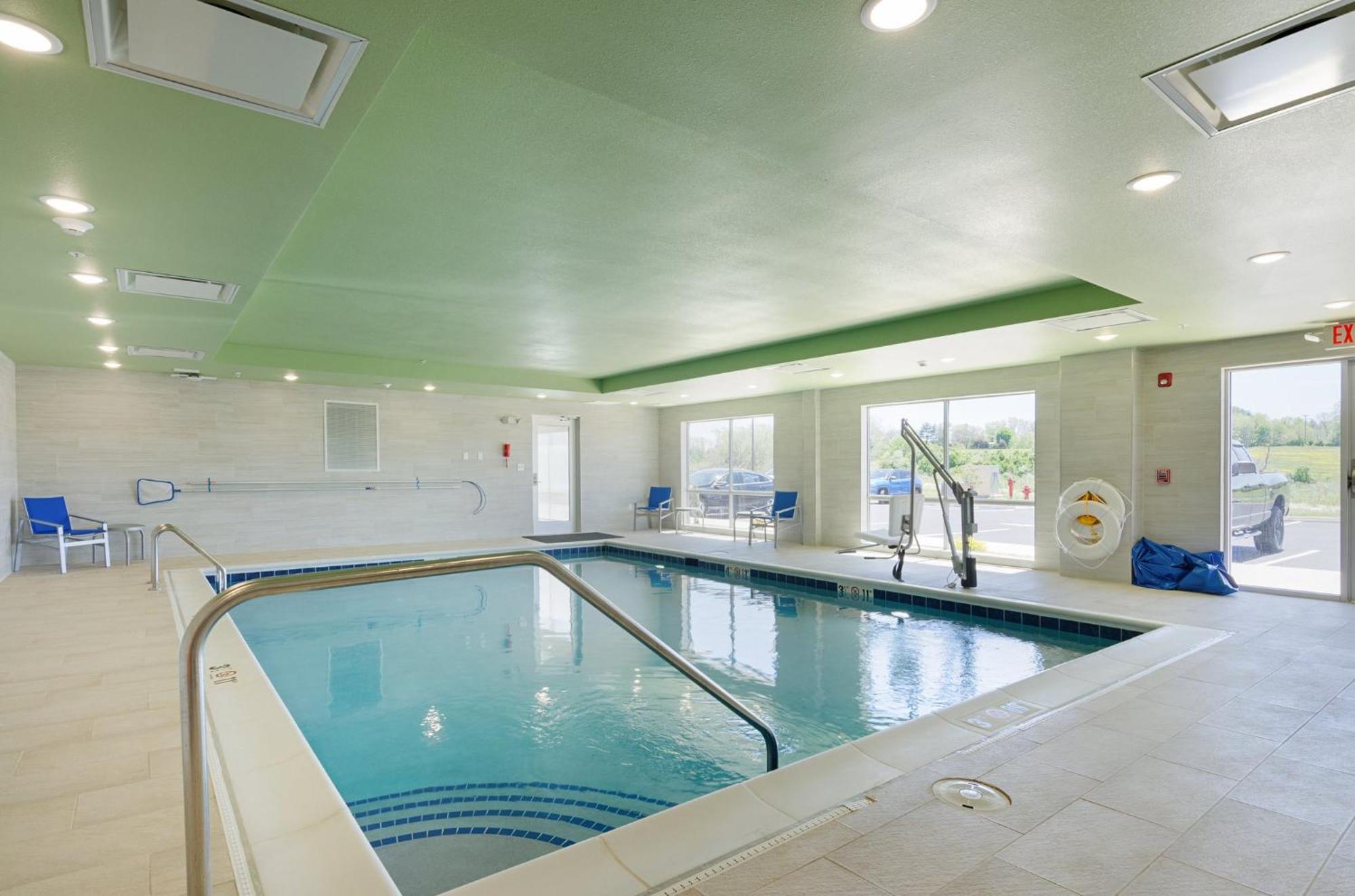 Holiday Inn Express & Suites - Abingdon By Ihg Екстер'єр фото