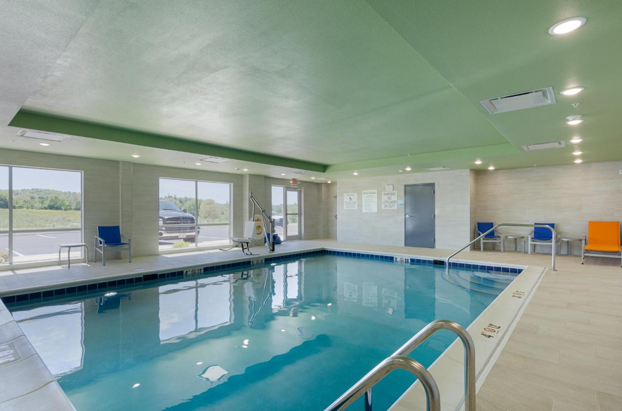 Holiday Inn Express & Suites - Abingdon By Ihg Екстер'єр фото