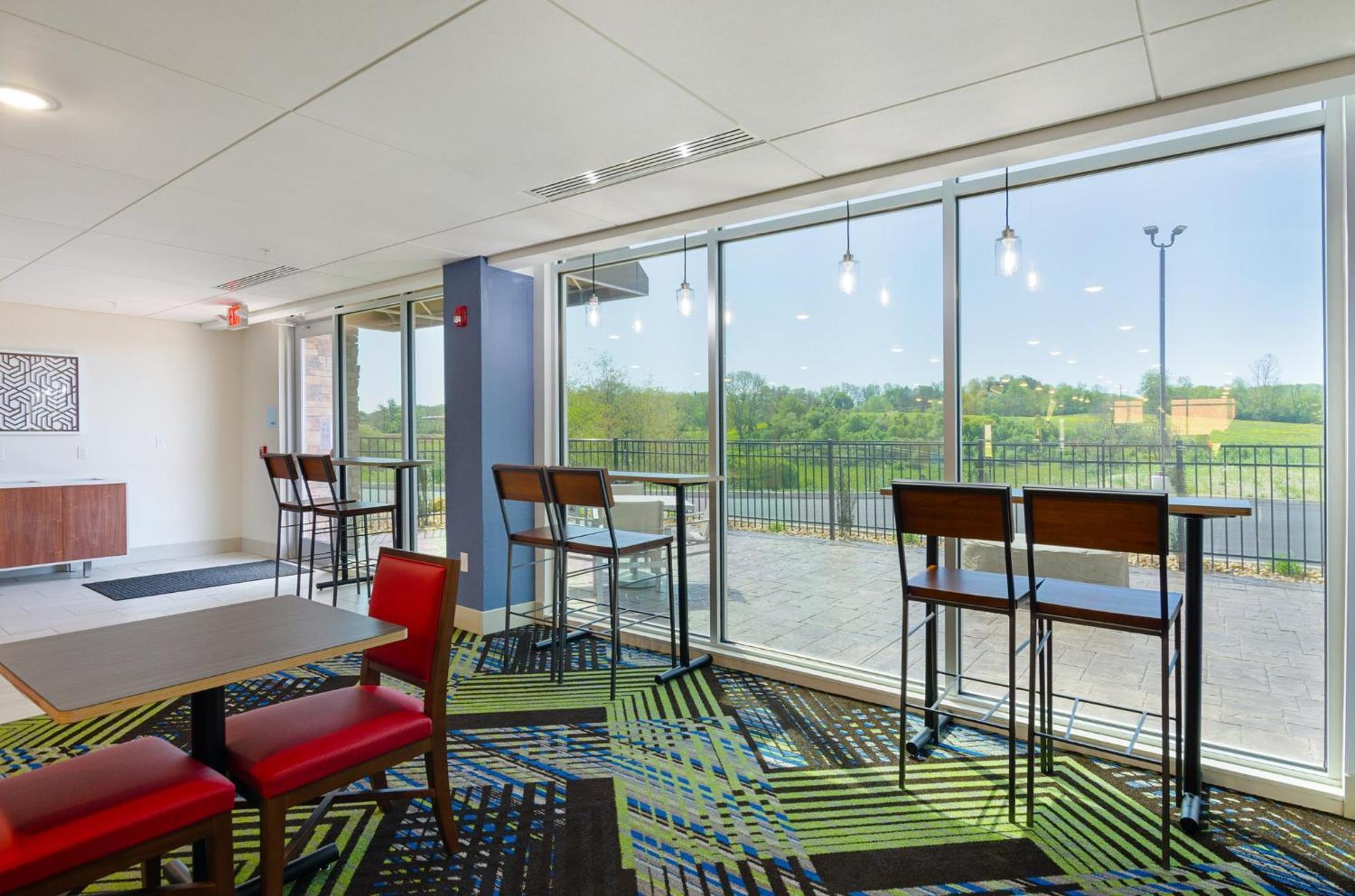 Holiday Inn Express & Suites - Abingdon By Ihg Екстер'єр фото
